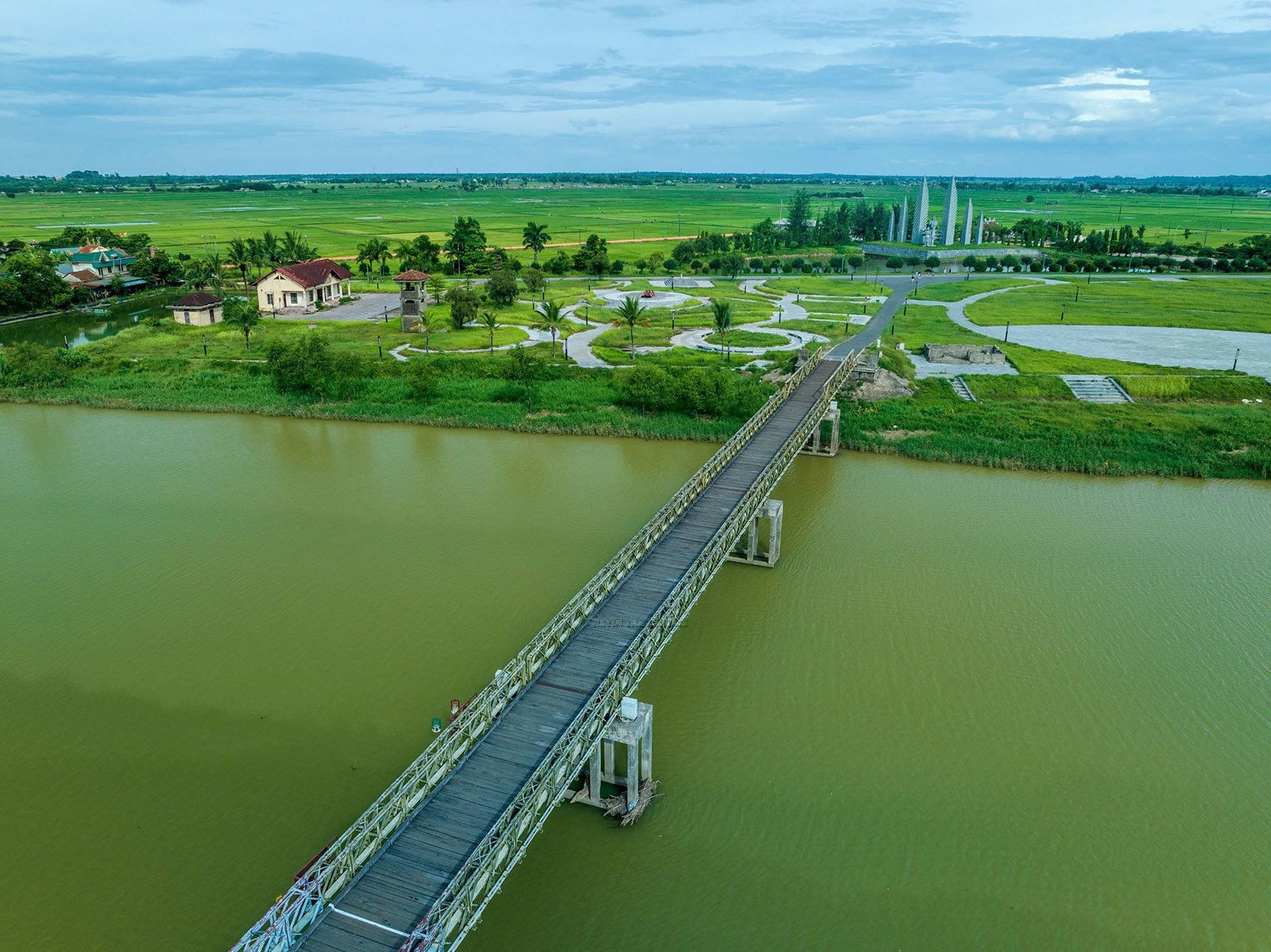 Cầu Hiền Lương địa điểm du lịch DMZ hấp dẫn Quảng Trị