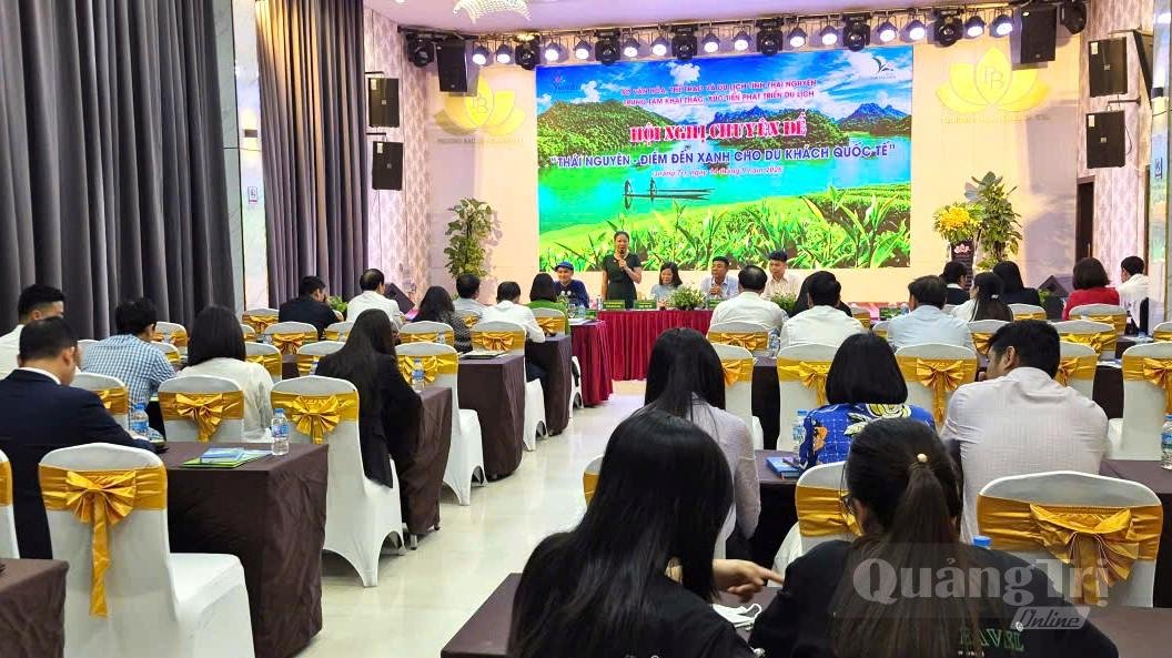 Các doanh nghiệp du lịch, lữ hành hai tỉnh Thái Nguyên và Quảng Trị trao đổi nhu cầu thị trường và khả năng xây dựng các sản phẩm cụ thể nhằm thu hút du khách - Ảnh: T.L