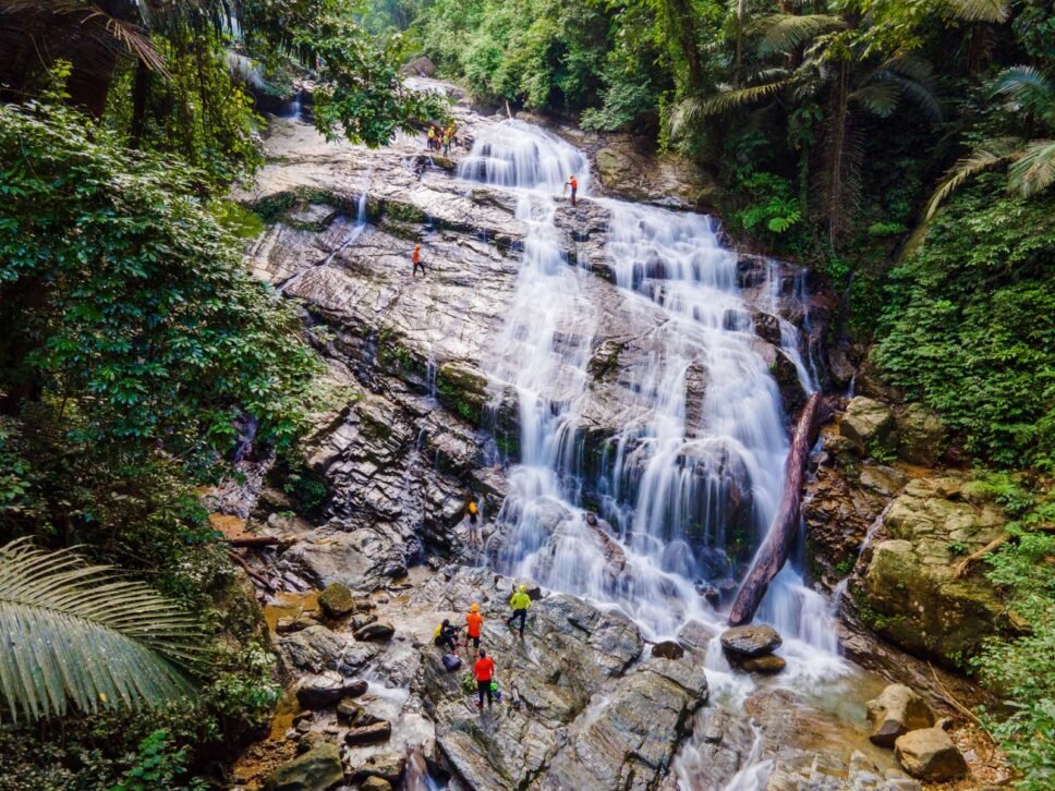 Trải nghiệm khám phá thác Dương Cầm trong hình ảnh giới thiệu Netin Travel