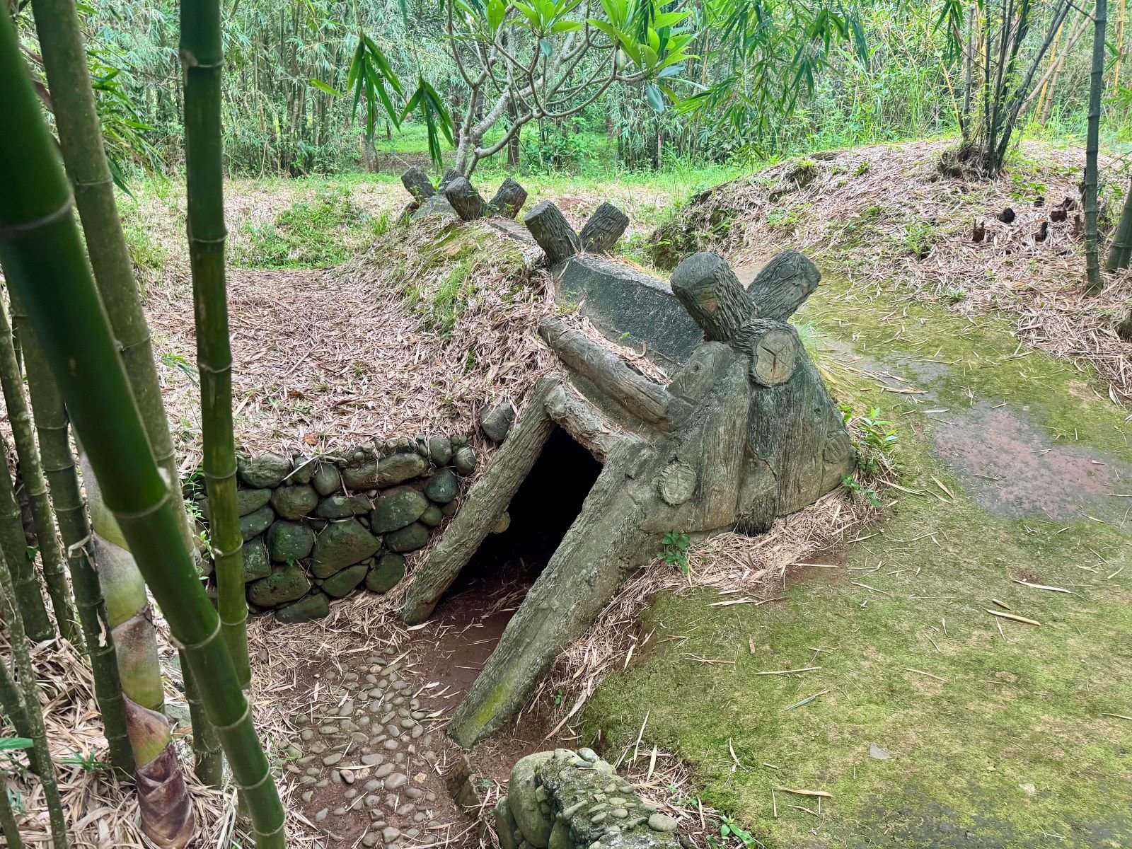 Lối vào trong địa đạo