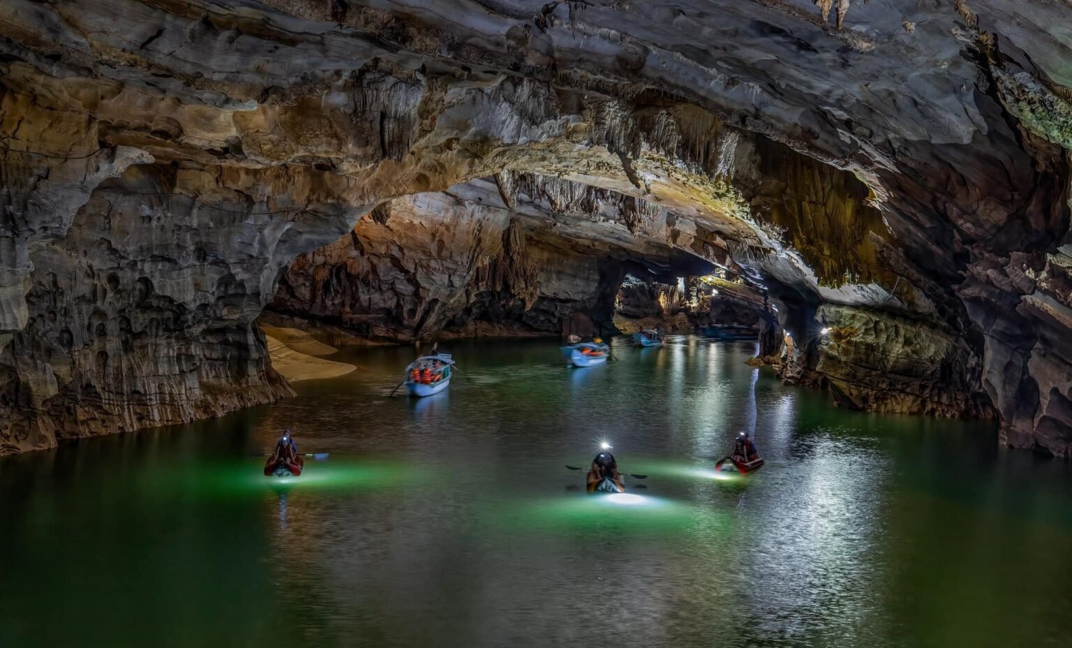 Hành trình khám phá không gian hang động Phong Nha