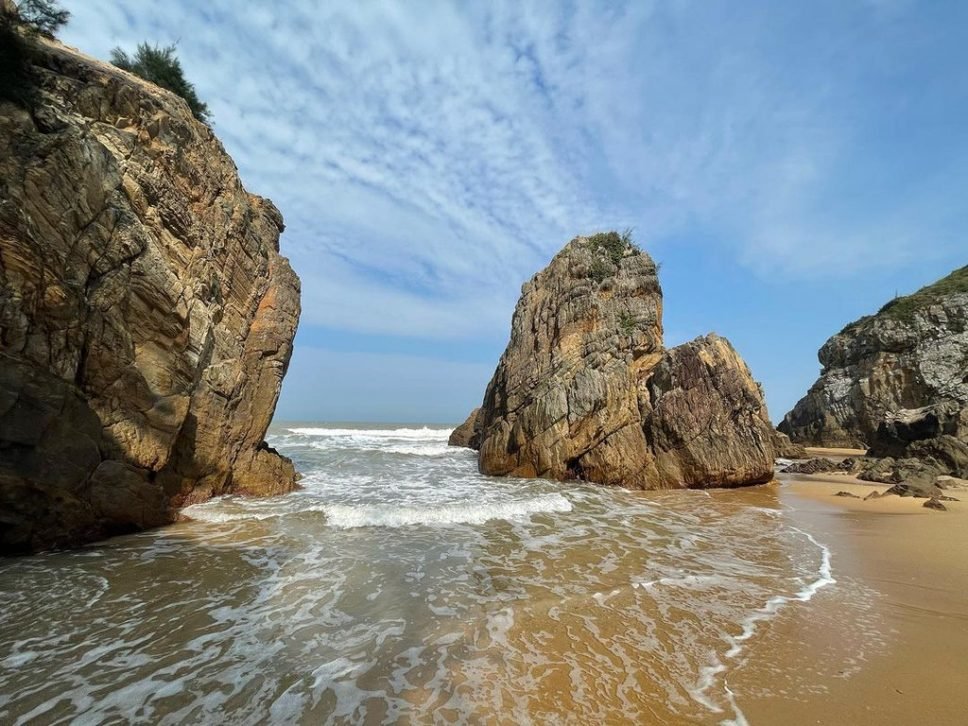 Những khối đá có hình thù đa dạng