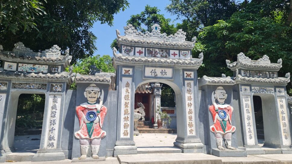 Cổng Đền Thánh Mẫu Liễu Hạnh