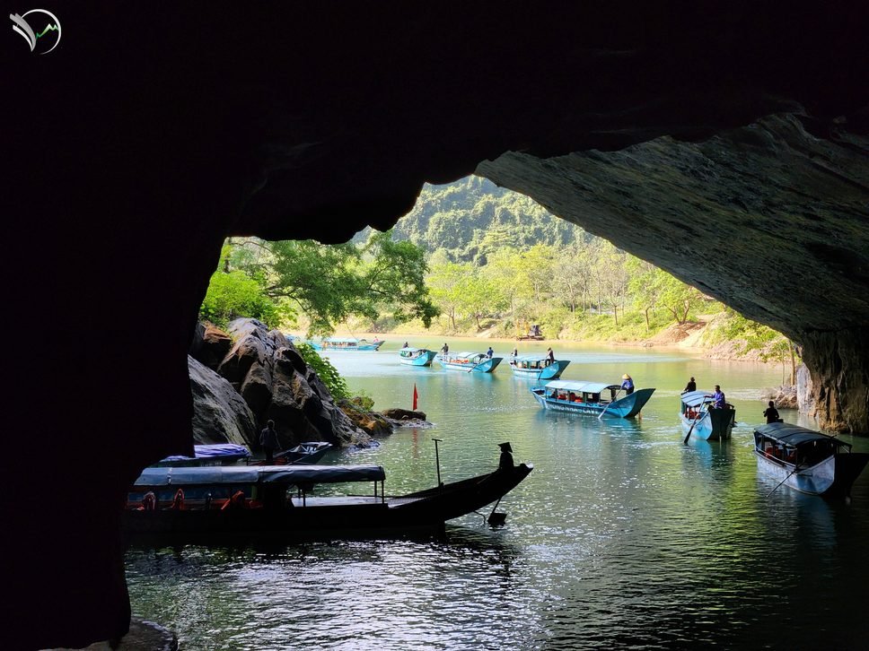 Cửa động Phong Nha từ trong ra